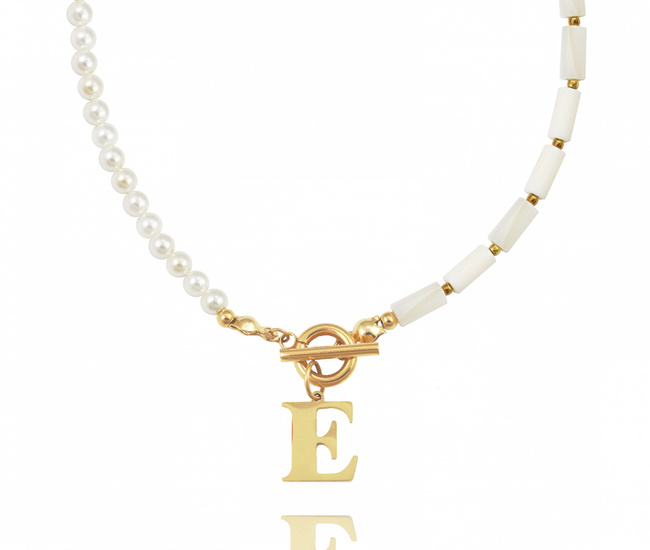 1585 naszyjnik stal szlachetna z inicjałem perły