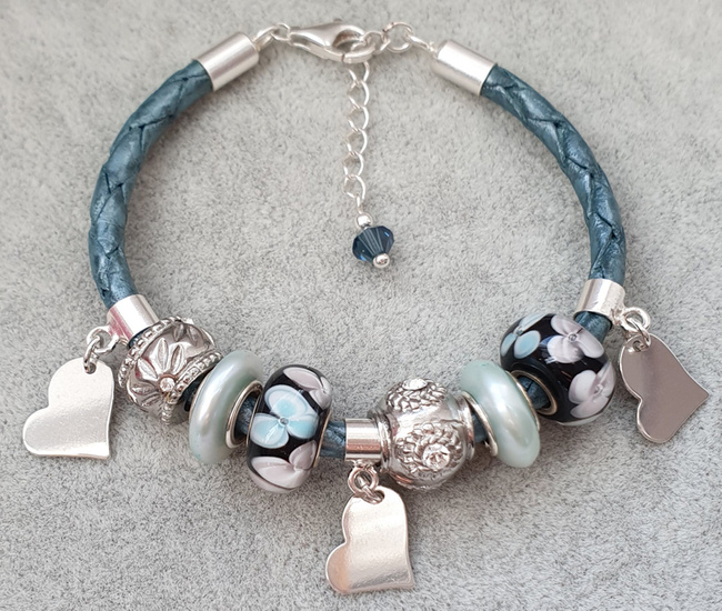 1297 bransoletka z grawerem 3 zawieszki na rzemyku skórzanym Beads