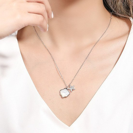 1064/28 Naszyjnik srebrny 925, muszelka z masą perłową i rozgwiazdą