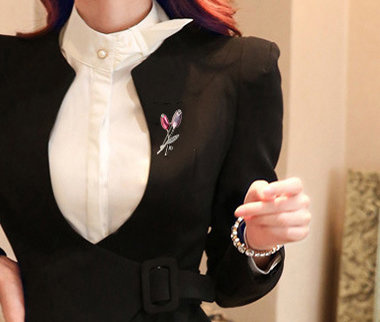 Br 599/1037 BROSZKA białe złoto cyrkonie kwiaty wrzosowe