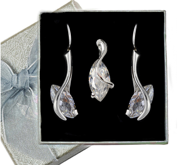 480/218  komplet srebrny z błyszczącymi cyrkoniami