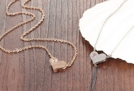 N 599/514 NASZYJNIK różowe złoto, celebrytka, serduszko z cyrkonią, możliwość grawerunku