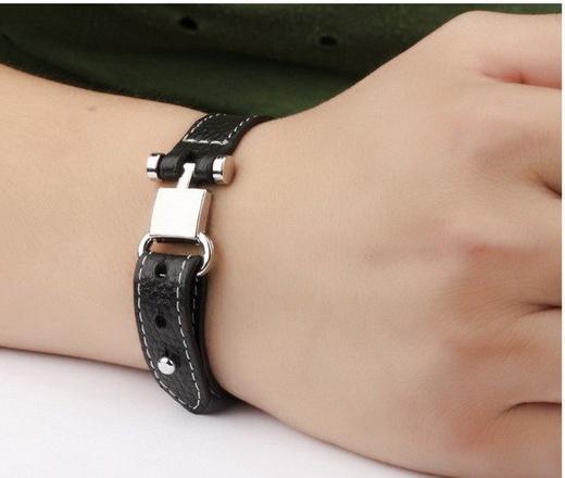 BR599/407 Bransoletka z grawerem męska, czarna białe szwy SKÓRA