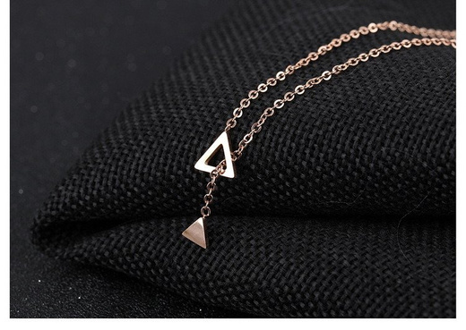 NK599/793 naszyjnik złoty trójkącik cyrkonie stal
