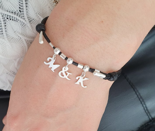 1129 BRANSOLETKA dowolne inicjały literki trzy