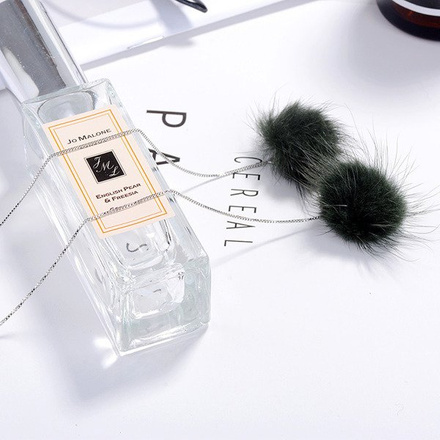 Kol 599/858 KOLCZYKI futerka, pompony długie butelkowa zieleń z perłą