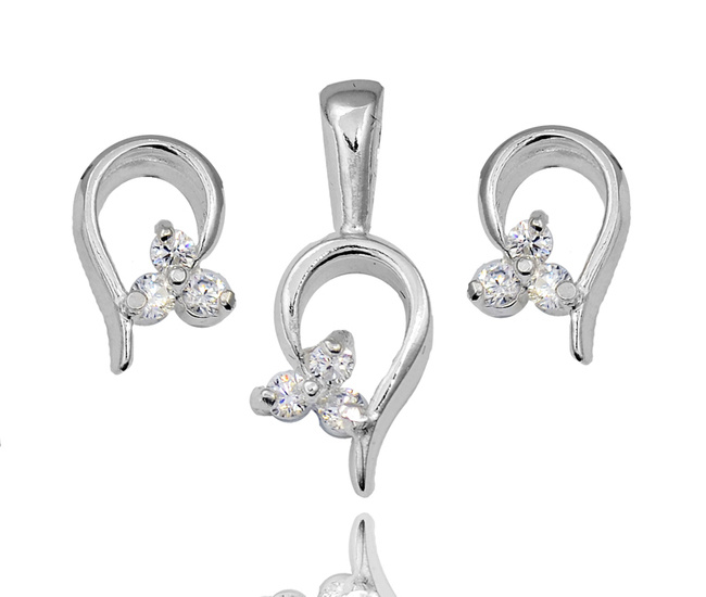 480/137  komplet srebrny w ażurowy z kwiatuszkami z cyrkonii