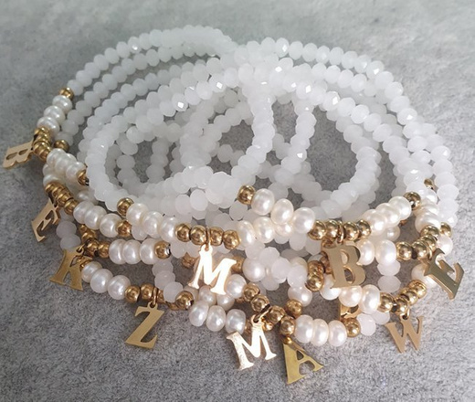 1246 bransoletka złota stalowa z perełkami dowolna literka, inicjał, alfabet