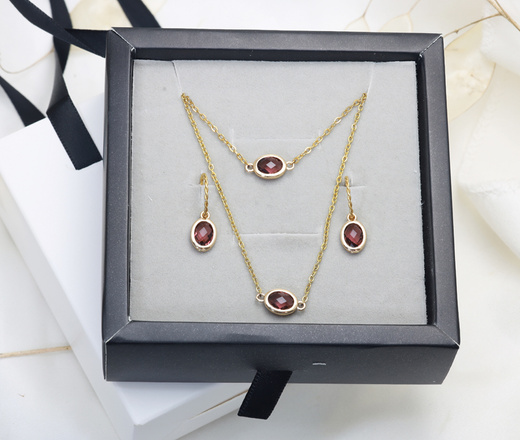 Elegancki z bordowy z kryształem klasyczny 1875/14