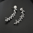 Kol 599/977 kolczyki nausznice z gałązki z cyrkoniami i perłą