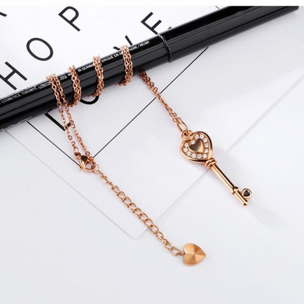 Nk 599/725 NASZYJNIK ze stali kluczyk różowe złoto