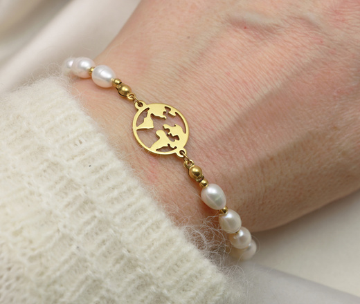 bransoletka pozłacana 1748 z globusem, perły naturalne