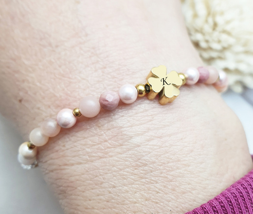 1780 różowa bransoletka pozłacana z grawerem i kamieniami naturalnymi Premium