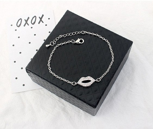 Br 599/721 bransoletka srebrna, usta wysadzane cyrkoniami